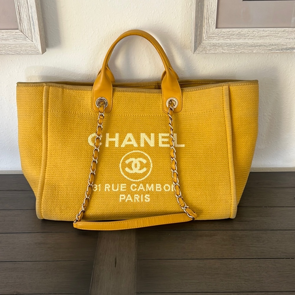 Chanel deauville medium